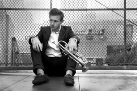 Max-City-Blues-sitting-12-19_e